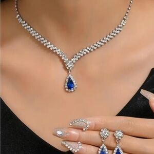 Stunning Silver and Blue Necklace with Teardrop Pendant
